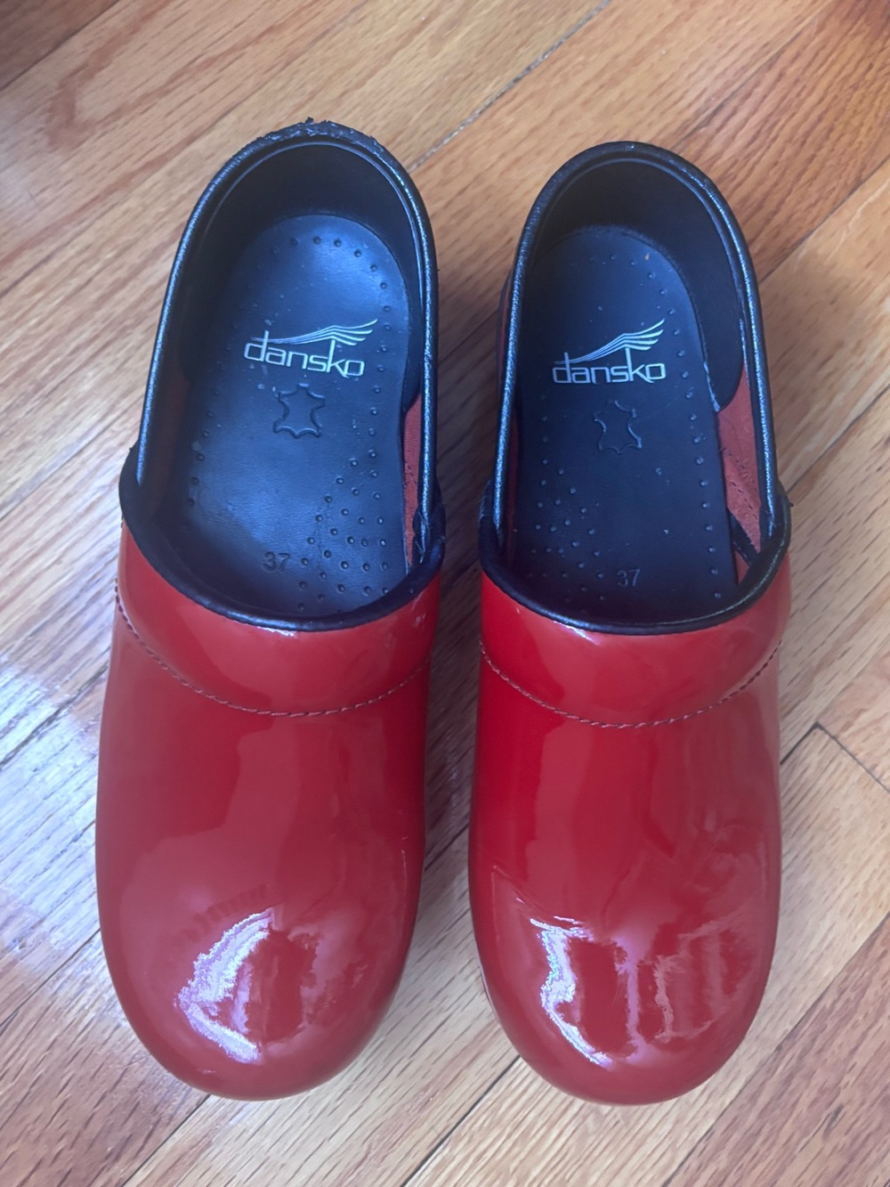 Dansko Professional Red Patent Leather Clogs EU 37 Slip Resistant Shoes